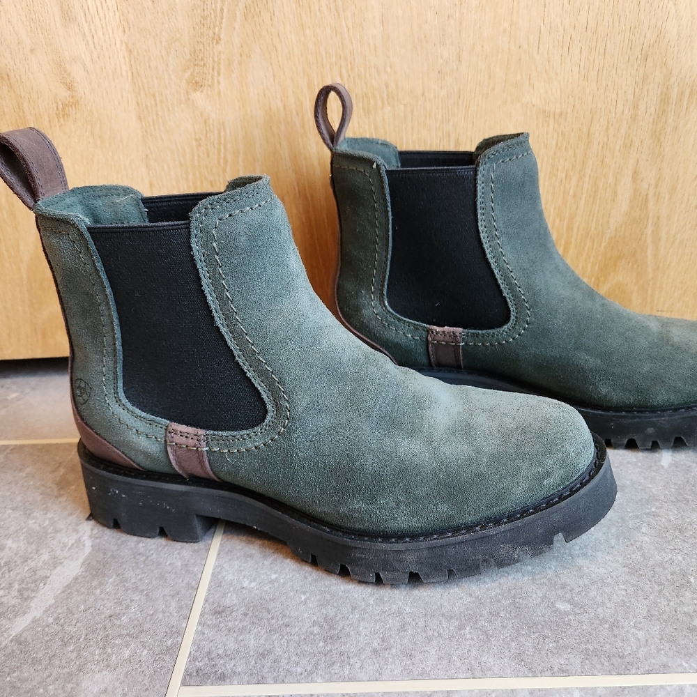 Women's Green Suede Chelsea Boots